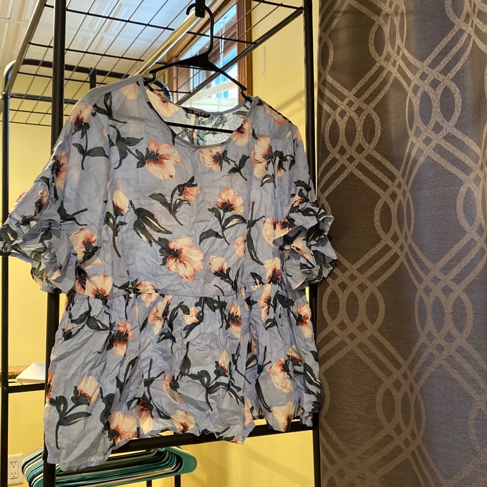2XL Light blue floral top